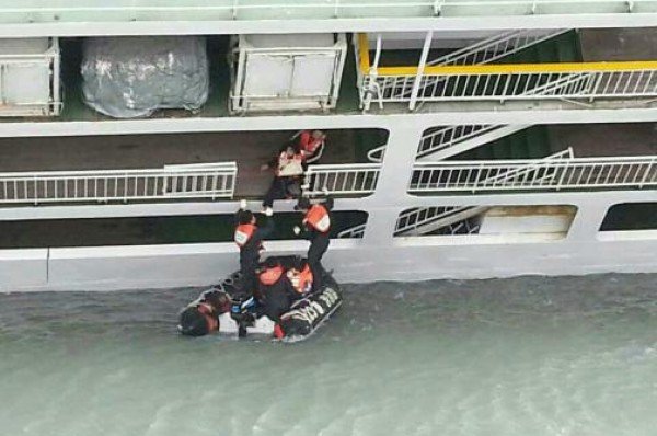 Ναυάγιο πλοίου γεμάτο μαθητές στα ανοιχτά Νότιας Κορέας -Δύο νεκροί και 100 αγνοούμενοι [βίντεο & εικόνες] | iefimerida.gr 0