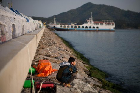 Σπαρακτικό -Δύο παιδιά από το ναυάγιο στη Νότια Κορέα είχαν δεθεί μεταξύ τους με τα κορδόνια τους για να μην χωρίσουν [εικόνες] | iefimerida.gr 5