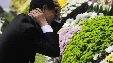 Σπαρακτικό -Δύο παιδιά από το ναυάγιο στη Νότια Κορέα είχαν δεθεί μεταξύ τους με τα κορδόνια τους για να μην χωρίσουν [εικόνες] | iefimerida.gr 6