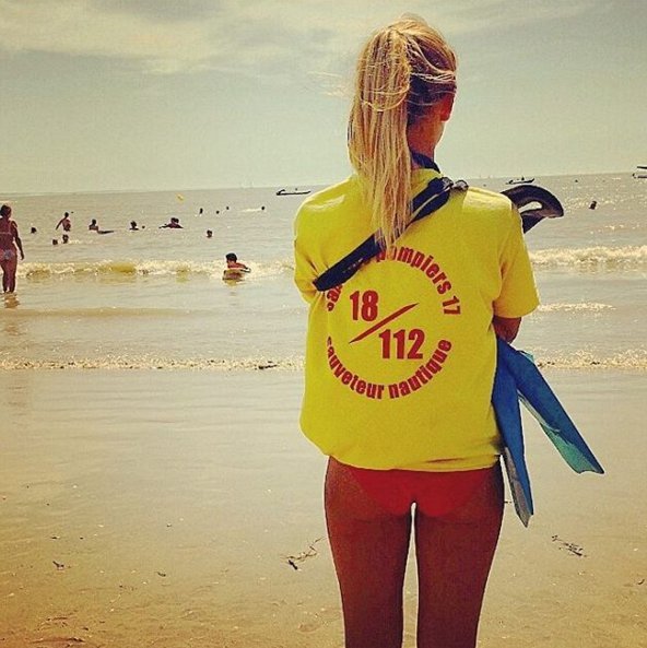 Σε αυτή την καλλονή ναυαγοσώστρια έκαναν καντάδα οι Ιρλανδοί στο Euro [εικόνες] | iefimerida.gr 4