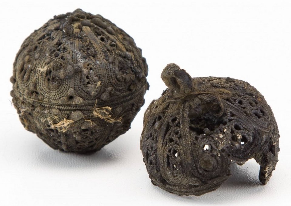 Πολυτελή ενδύματα 400 ετών βρέθηκαν άθικτα σε ναυάγιο [εικόνες] | iefimerida.gr 9