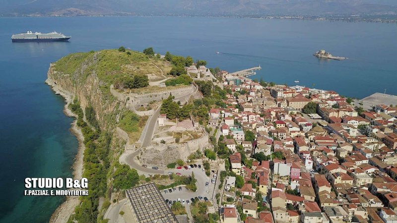 Oosterdam: Το εντυπωσιακό κρουαζιερόπλοιο που κατέπλευσε στο Ναύπλιο [εικόνες & βίντεο] | iefimerida.gr 0