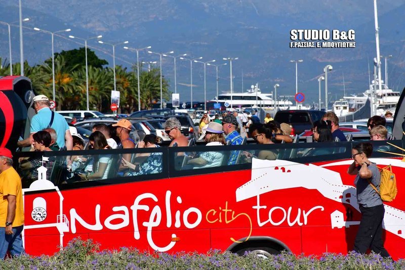 Στο Ναύπλιο «έδεσε» υπερπολυτελές κρουαζιερόπλοιο λόγω απεργίας της ΠΝΟ [εικόνες & βίντεο] | iefimerida.gr 8