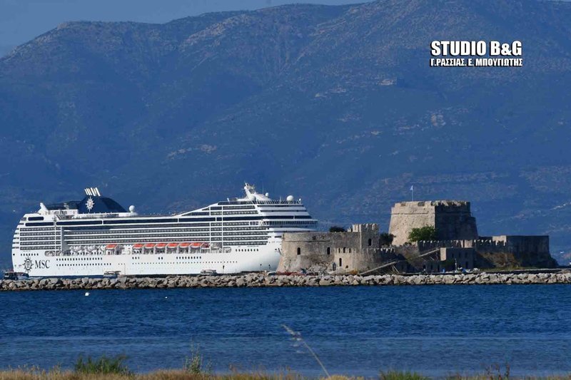 Στο Ναύπλιο «έδεσε» υπερπολυτελές κρουαζιερόπλοιο λόγω απεργίας της ΠΝΟ [εικόνες & βίντεο] | iefimerida.gr 7