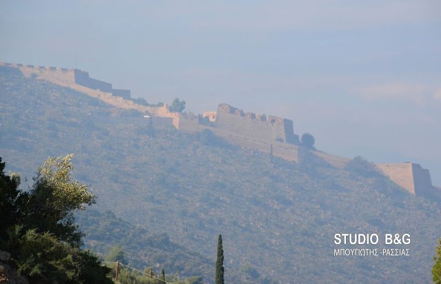 Αποπνικτική η ατμόσφαιρα στο Ναύπλιο από τη φωτιά στην Εύβοια [εικόνες] | iefimerida.gr 1