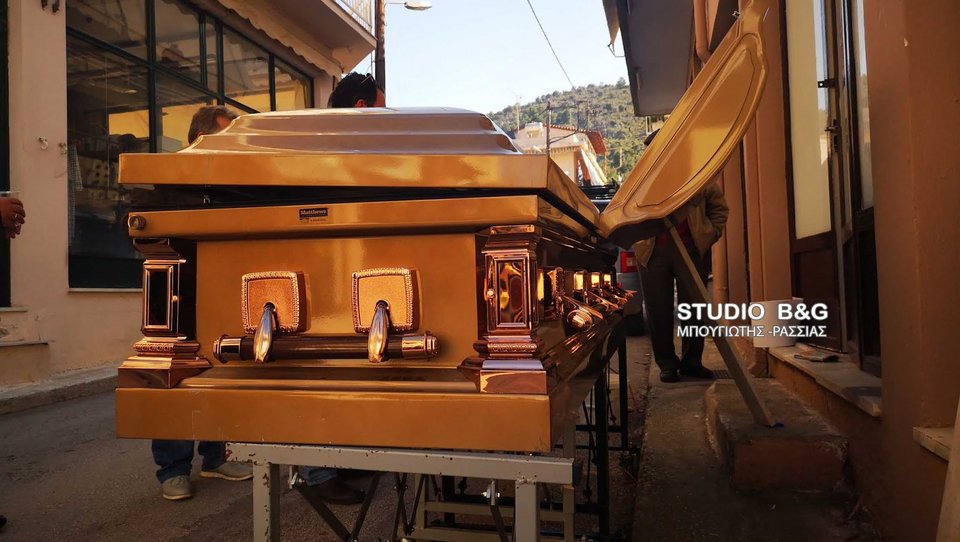 Μακάβρια Τσικνοπέμπτη: Γραφείο τελετών τσίκνισε ψήνοντας σε... φέρετρο–ψησταριά! [εικόνες & βίντεο] | iefimerida.gr 1