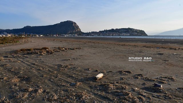Η υπερπανσέληνος... εξαφάνισε τη θάλασσα στο Ναύπλιο -Απίστευτες εικόνες | iefimerida.gr 2