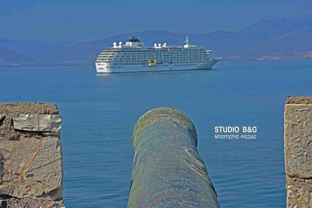 Στο Ναύπλιο το πιο υπερπολυτελές κρουαζιερόπλοιο στον κόσμο [εικόνες & βίντεο] | iefimerida.gr 0