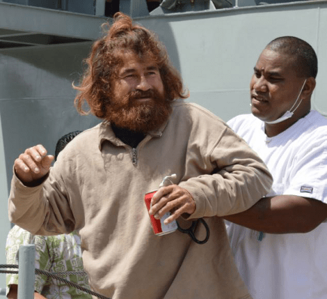 Εκπληκτική αλλαγή: Ο ναυαγός που έμεινε 14 μήνες στον ωκεανό ξυρίστηκε και κουρεύτηκε [εικόνες] | iefimerida.gr 0