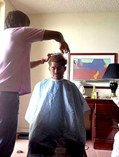 Εκπληκτική αλλαγή: Ο ναυαγός που έμεινε 14 μήνες στον ωκεανό ξυρίστηκε και κουρεύτηκε [εικόνες] | iefimerida.gr 2