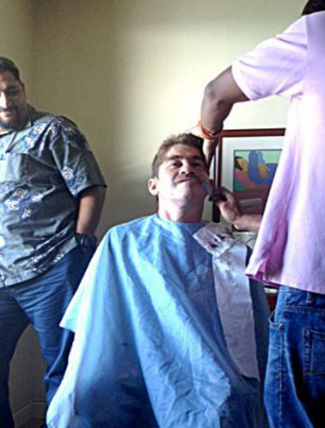 Εκπληκτική αλλαγή: Ο ναυαγός που έμεινε 14 μήνες στον ωκεανό ξυρίστηκε και κουρεύτηκε [εικόνες] | iefimerida.gr 3