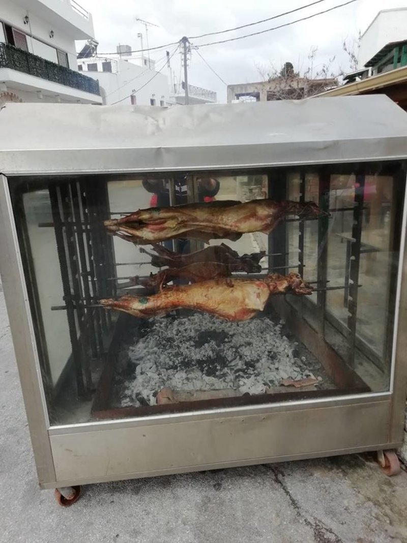 Μία αλλιώτικη Τσικνοπέμπτη στη Νάξο: Το διονυσιακό έθιμο που ξορκίζει το κακό [εικόνες & βίντεο] | iefimerida.gr 2