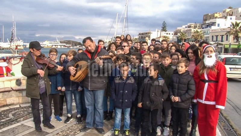 Καράβι προσφοράς: Μαθητές στη Νάξο στόλισαν ψαροκάικο και το γέμισαν τοπικά προϊόντα -Δείτε πού το στέλνουν [εικόνες] | iefimerida.gr 2