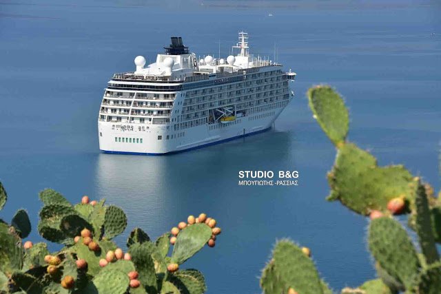 Στο Ναύπλιο το πιο υπερπολυτελές κρουαζιερόπλοιο στον κόσμο [εικόνες & βίντεο] | iefimerida.gr 1