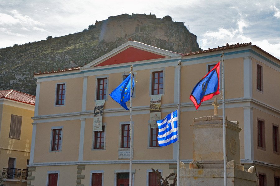 Πενθεί το Ναύπλιο για τον χαμό του υποπλοίαρχου Πανανά -Μεσίστιες οι ελληνικές σημαίες [εικόνες] | iefimerida.gr 2