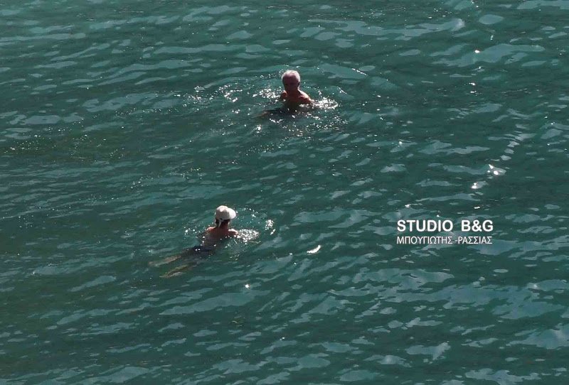 Στο Ναύπλιο άρχισαν ήδη τις βουτιές -Εκμεταλλεύτηκαν την ανοιξιάτικη μέρα [εικόνες] | iefimerida.gr 0