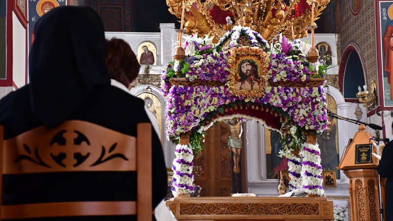 Eπιτάφιοι,κομψοτεχνήματα- Χρειάστηκαν μήνες δουλειά για να στολιστούν [εικόνες] | iefimerida.gr 2