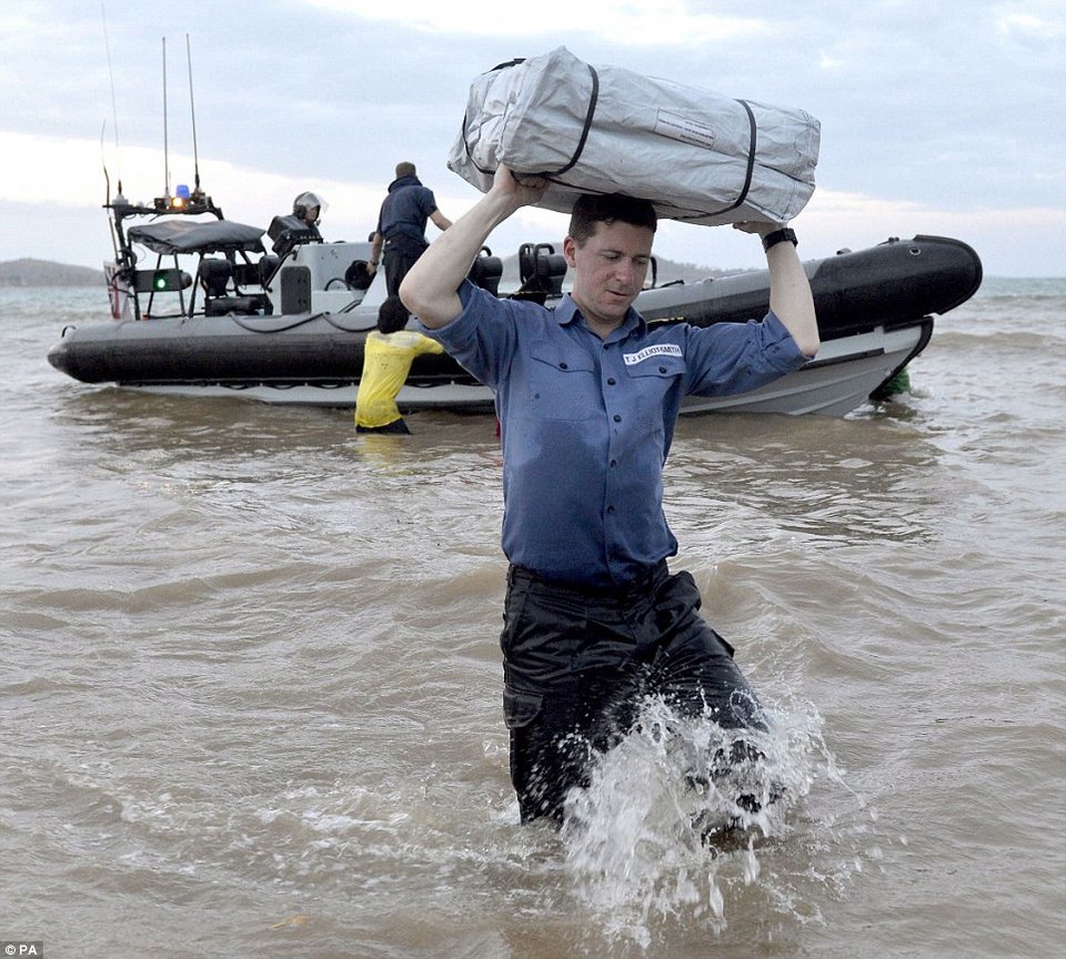 Ο θεός του έρωτα «χτύπησε» και το Βρετανικό Βασιλικό Ναυτικό -Οι ναύτες λένε «σ' αγαπώ» μεσοπέλαγα [εικόνες] | iefimerida.gr 2