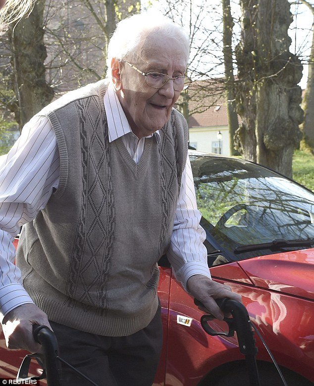 Ξεκινά σήμερα η δίκη του λογιστή του Άουσβιτς [εικόνες] | iefimerida.gr 1