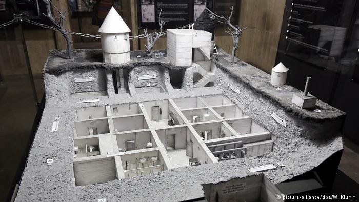 Εκαναν απομίμηση του καταφυγίου όπου αυτοκτόνησε ο Χίτλερ -Σάλος στο Βερολίνο [εικόνες] | iefimerida.gr 2