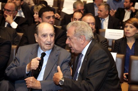 Ολοι όσοι έδωσαν το παρών στην εκδήλωση για τα 40 χρόνια της ΝΔ -Η χειραψία Κωνσταντίνου Μητσοτάκη-Κώστα Καραμανλή [εικόνες] | iefimerida.gr 5