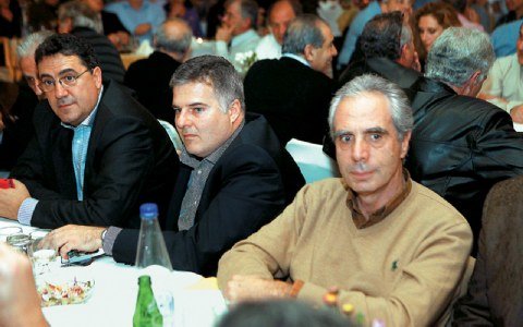 Οι γυροβολιές και τα πανό των λαϊκοδεξιών στην πίστα του «Αντιμνημονιακού» [εικόνες] | iefimerida.gr 4