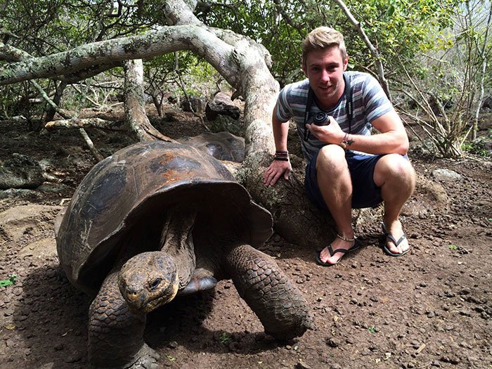 Παράτησε τη δουλειά του για να γυρίσει τον κόσμο -Βγάζει 1.000 δολάρια τη μέρα [εικόνες]  | iefimerida.gr 6