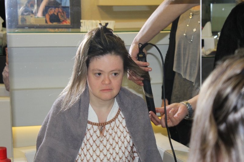 Θεσσαλονίκη: 5 κορίτσια με σύνδρομο Down γίνονται μοντέλα σε επίδειξη μόδας [εικόνες] | iefimerida.gr 0