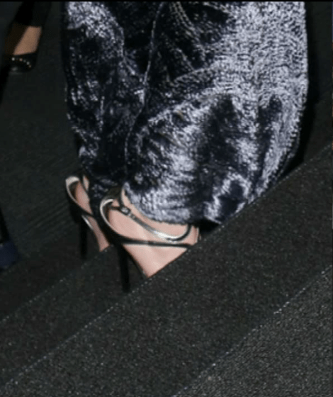 Η Τζένιφερ Λόρενς μας δουλεύει: Μετά από δύο τούμπες στα όσκαρ μέτρησε και πάλι τα σκαλιά [εικόνες] | iefimerida.gr 1