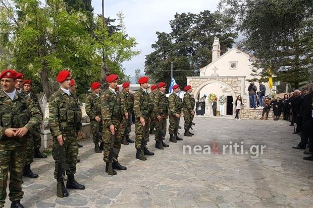 Αβάσταχτη οδύνη στην κηδεία του υποστράτηγου Γ. Τζανιδάκη [εικόνες] | iefimerida.gr 9