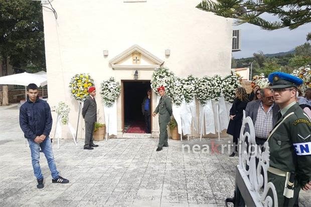 Αβάσταχτη οδύνη στην κηδεία του υποστράτηγου Γ. Τζανιδάκη [εικόνες] | iefimerida.gr 10
