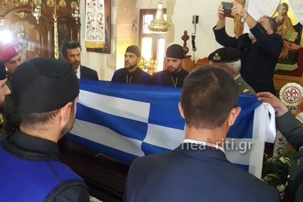 Αβάσταχτη οδύνη στην κηδεία του υποστράτηγου Γ. Τζανιδάκη [εικόνες] | iefimerida.gr 12