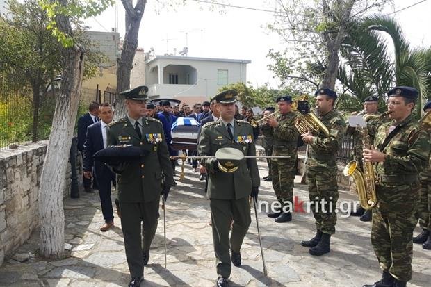 Αβάσταχτη οδύνη στην κηδεία του υποστράτηγου Γ. Τζανιδάκη [εικόνες] | iefimerida.gr 0