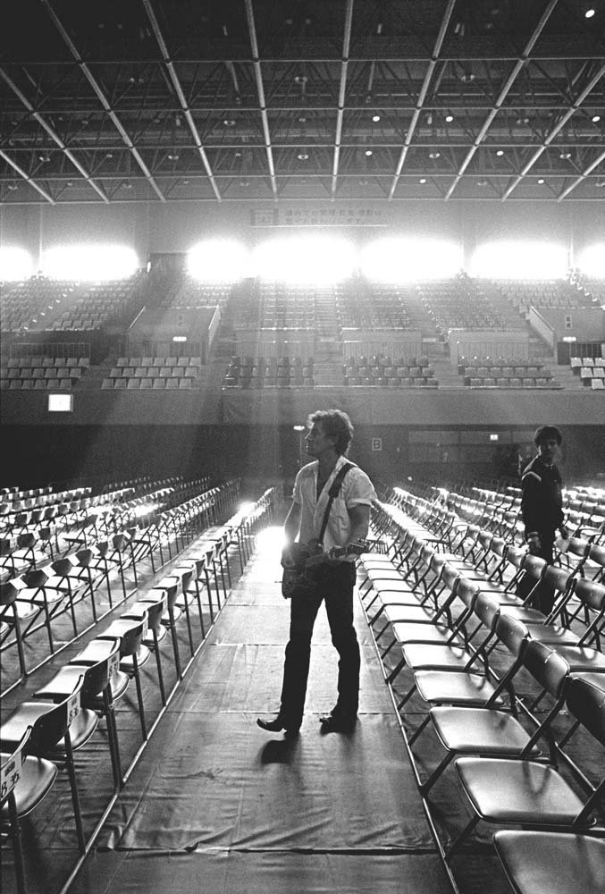 Το τσιγάρο των Led Zeppelin, η πρόβα του Σπρίγκστιν και τα καμαρίνια των Queen [εικόνες & βίντεο]  | iefimerida.gr 1