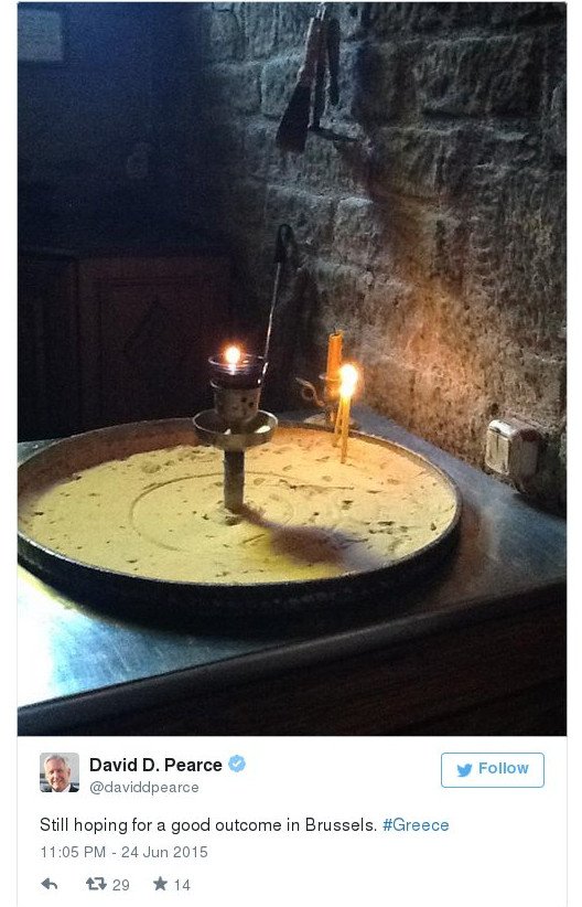 Ο Αμερικανός πρέσβης άναψε κεράκι και καντήλι για τη συμφωνία [εικόνα] | iefimerida.gr 0