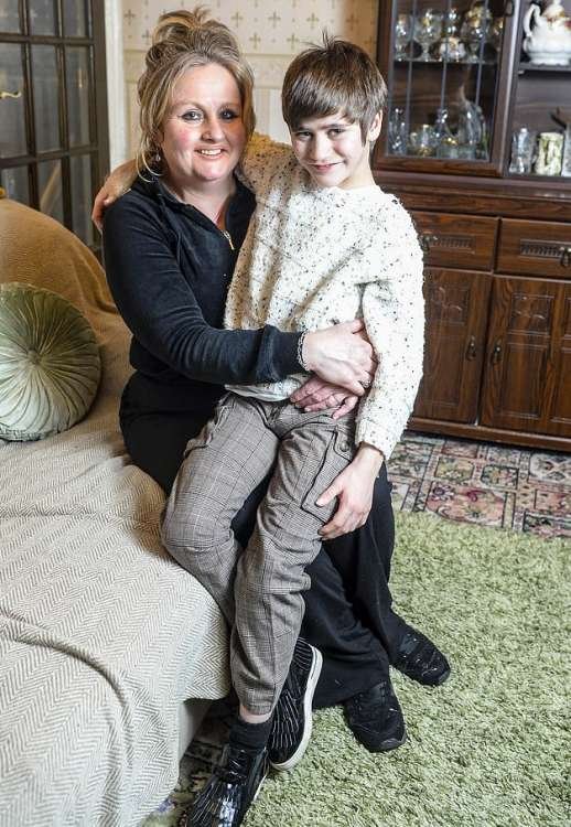 Σπάνιο: Δεκάχρονος έχει το νεφρό του στο... πόδι του [εικόνες] | iefimerida.gr 0