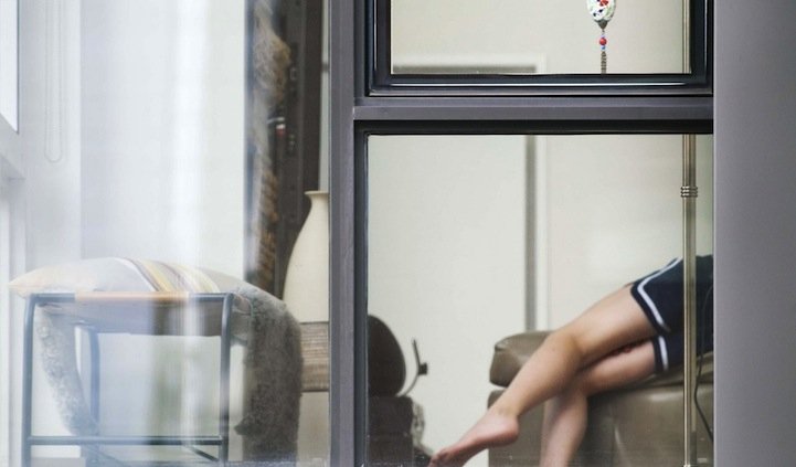 «Γείτονες»: Το τρομακτικά διεισδυτικό φωτογραφικό άλμπουμ που θα σας κάνει να τραβάτε τις κουρτίνες του σπιτιού σας συχνότερα [εικόνες] | iefimerida.gr 2