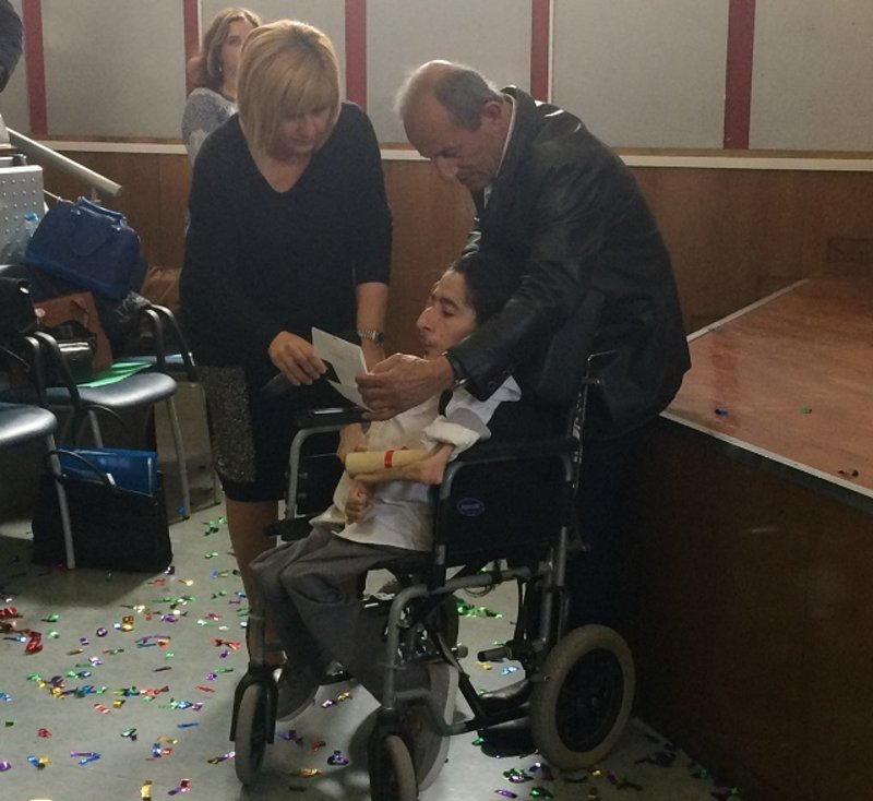 Σείστηκε από χειροκρότημα το αμφιθέατρο για τον αριστούχο τετραπληγικό της Πολυτεχνικής Σχολής [εικόνες] | iefimerida.gr 1