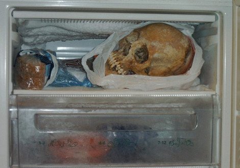 Σοκαριστικές φωτογραφίες από το σπίτι της 37χρονης που κατηγορείται για νεκροφιλία [εικόνες] | iefimerida.gr 1