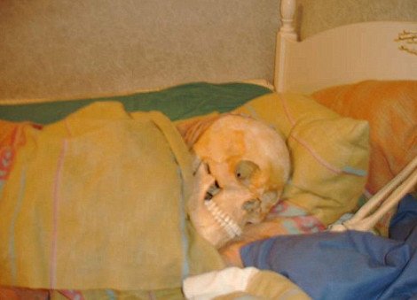 Σοκαριστικές φωτογραφίες από το σπίτι της 37χρονης που κατηγορείται για νεκροφιλία [εικόνες] | iefimerida.gr 3