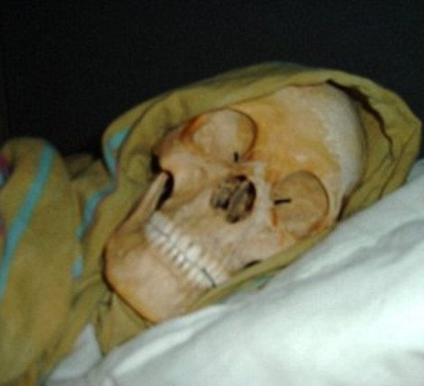 Σοκαριστικές φωτογραφίες από το σπίτι της 37χρονης που κατηγορείται για νεκροφιλία [εικόνες] | iefimerida.gr 4