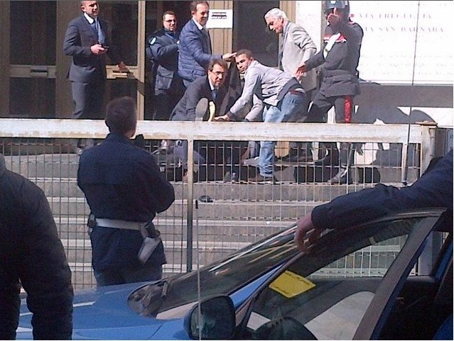 Τρόμος σε δικαστήριο του Μιλάνου: Τέσσερις νεκροί από πυροβολισμούς [εικόνες & βίντεο] | iefimerida.gr 2