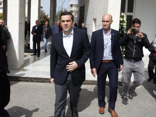 Το τελευταίο αντίο στον Νίκο Κούνδουρο -Παρουσία του Αλέξη Τσίπρα [εικόνες] | iefimerida.gr 10