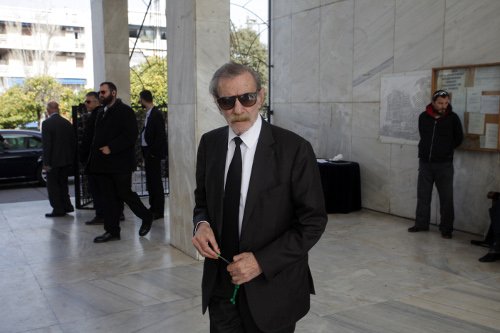 Το τελευταίο αντίο στον Νίκο Κούνδουρο -Παρουσία του Αλέξη Τσίπρα [εικόνες] | iefimerida.gr 4