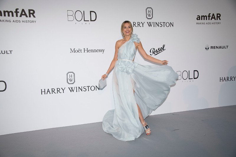 Κάννες 2017: Η εκρηκτική Πέτρα Νέμκοβα και οι άλλες σταρ που φόρεσαν Σήλια Κριθαριώτη στο κόκκινο χαλί [εικόνες] | iefimerida.gr 2