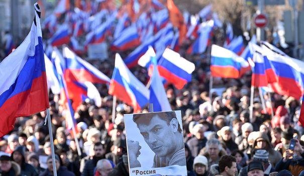 Ρωσία: Χιλιάδες κόσμου διαδήλωσαν στη μνήμη του Μπορίς Νεμτσόφ [εικόνες] | iefimerida.gr 2