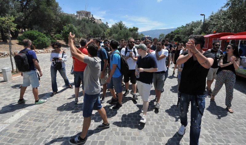 Οι νεολαίοι του ΣΥΡΙΖΑ προσπάθησαν να βάλουν το «Οχι» στην Ακρόπολη [εικόνες] | iefimerida.gr 7