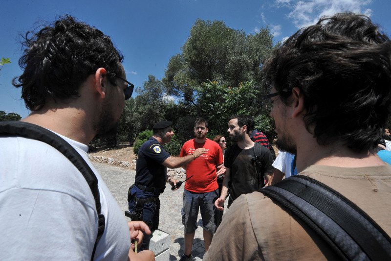 Οι νεολαίοι του ΣΥΡΙΖΑ προσπάθησαν να βάλουν το «Οχι» στην Ακρόπολη [εικόνες] | iefimerida.gr 15