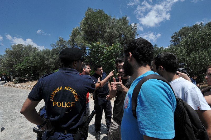Οι νεολαίοι του ΣΥΡΙΖΑ προσπάθησαν να βάλουν το «Οχι» στην Ακρόπολη [εικόνες] | iefimerida.gr 16