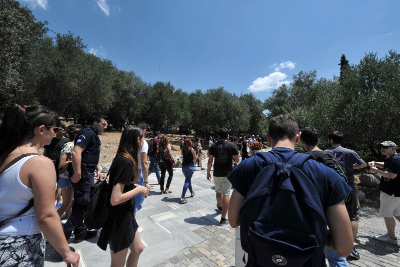 Οι νεολαίοι του ΣΥΡΙΖΑ προσπάθησαν να βάλουν το «Οχι» στην Ακρόπολη [εικόνες] | iefimerida.gr 18